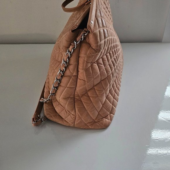 CHANEL -Spiral Sea Tote Quilted Iridescent Calfskin Bag! -AUTHENTIC! - Picture 16 of 16